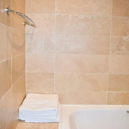 Chic 1 Bedroom Flat In The Heart Of City شقة *