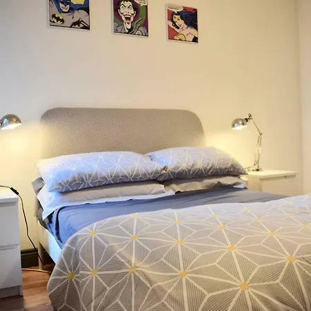 Chic 1 Bedroom Flat In The Heart Of City Lägenhet